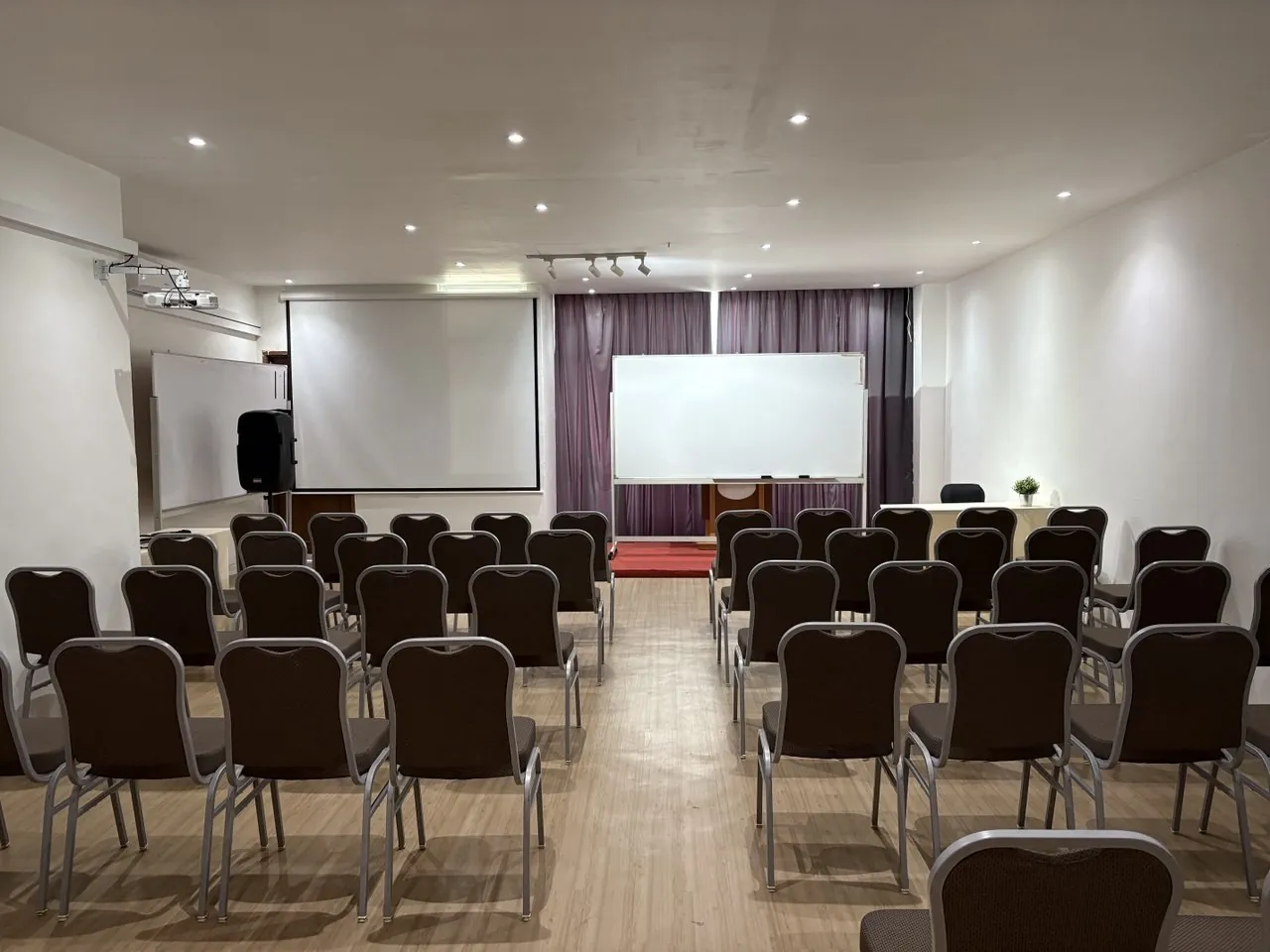 Foto suasana bilik latihan seminar Calestra Taman Molek Johor Bahru