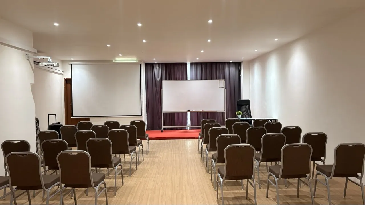 Foto suasana bilik latihan seminar Calestra Taman Molek Johor Bahru