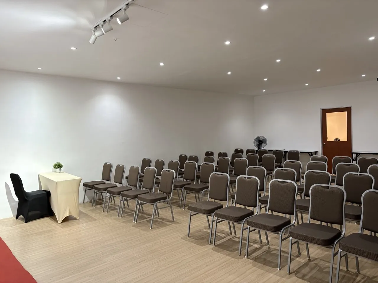 Foto suasana bilik latihan seminar Calestra Taman Molek Johor Bahru