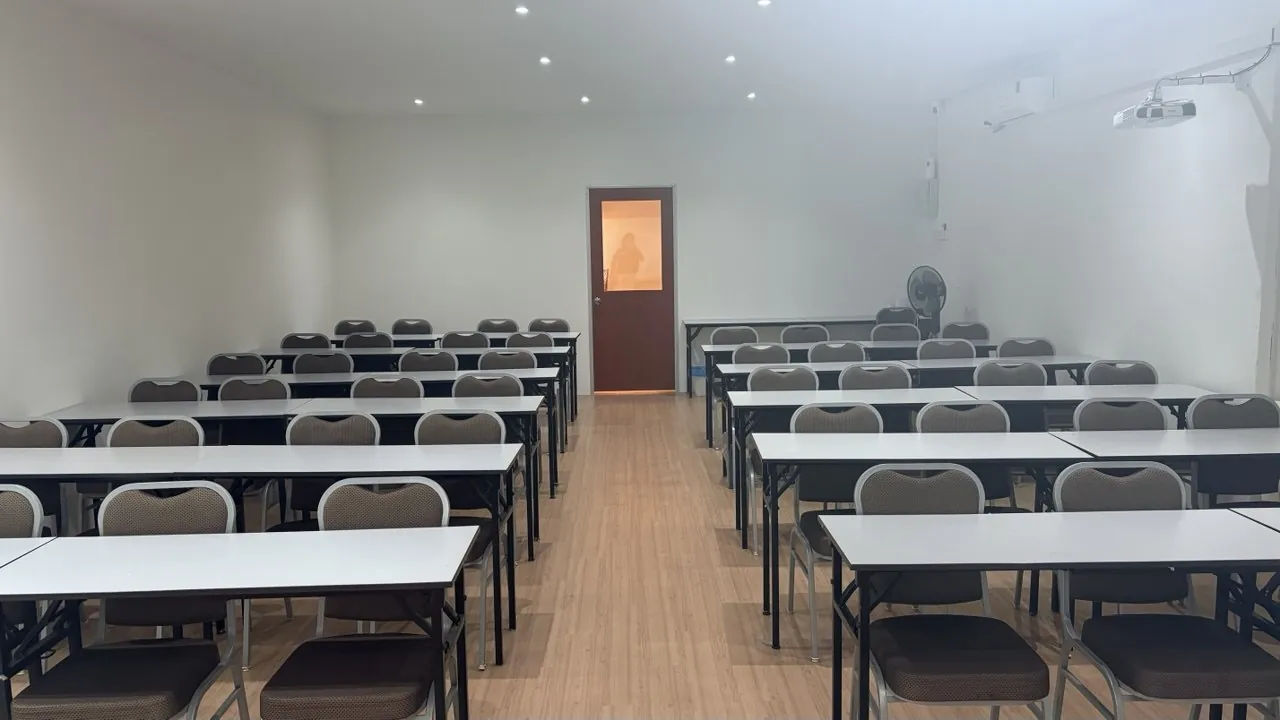 Foto suasana bilik latihan seminar Calestra Taman Molek Johor Bahru