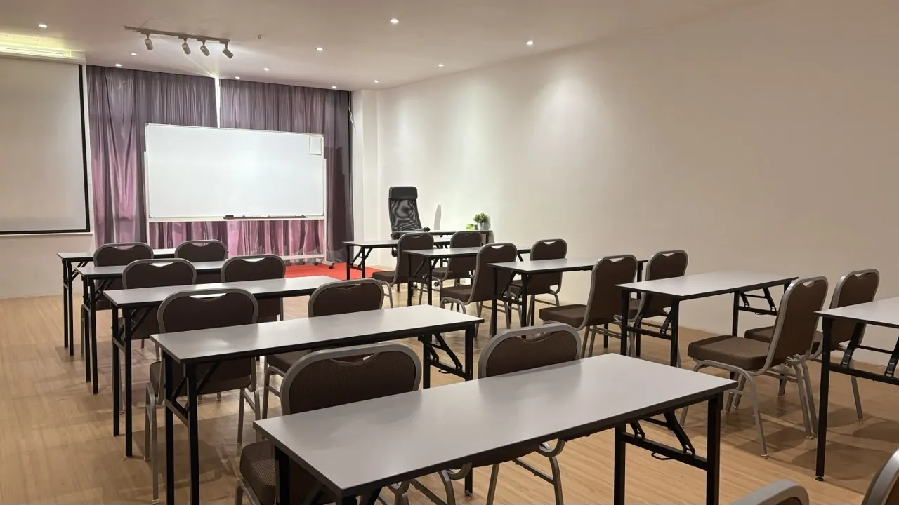 Foto suasana bilik latihan seminar Calestra Taman Molek Johor Bahru